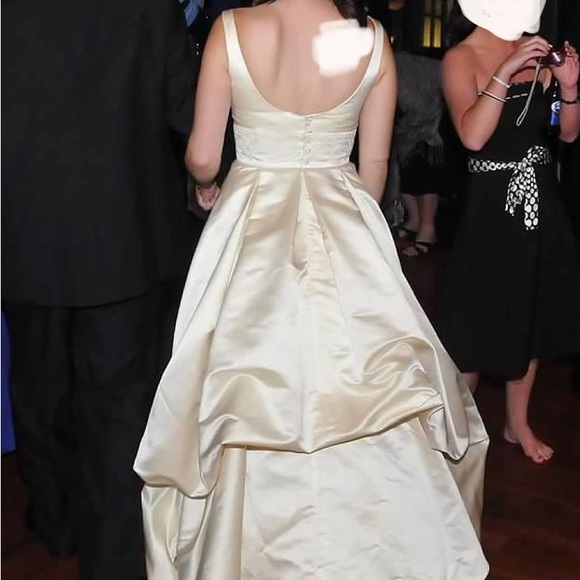 Couture Birnbaum and Bullock wedding gown. - Picture 1 of 5